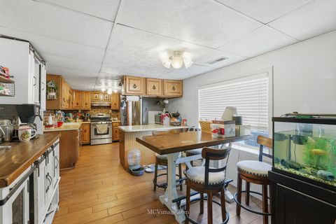 Tiny photo for 1000 W Superior Street, Ottawa, IL 61350 (MLS # 12534610)