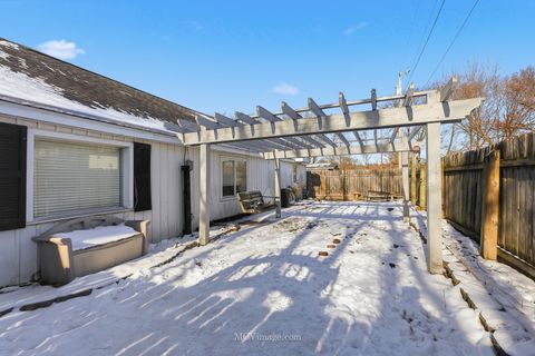 Tiny photo for 1000 W Superior Street, Ottawa, IL 61350 (MLS # 12534610)