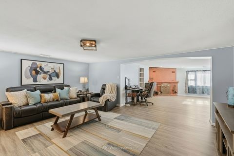 Tiny photo for 1000 W Superior Street, Ottawa, IL 61350 (MLS # 12534610)