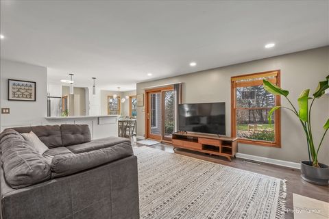 Tiny photo for 4917 W Glenbrook Trail, McHenry, IL 60050 (MLS # 12613820)