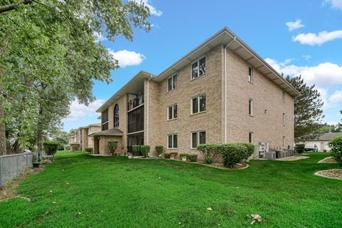 Tiny photo for 4930 134th Court #312, Crestwood, IL 60418 (MLS # 12435531)
