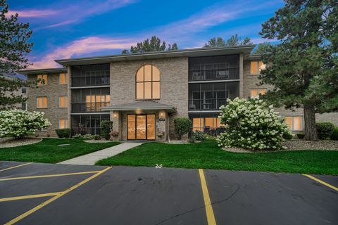 Tiny photo for 4930 134th Court #312, Crestwood, IL 60418 (MLS # 12435531)