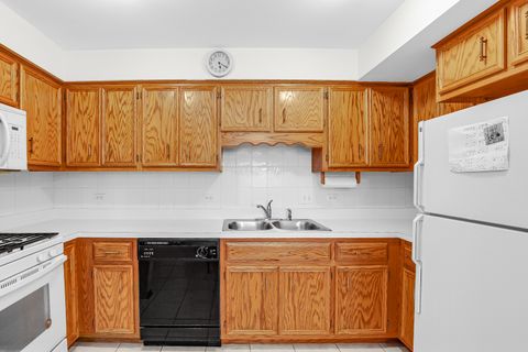 Tiny photo for 4930 134th Court #312, Crestwood, IL 60418 (MLS # 12435531)