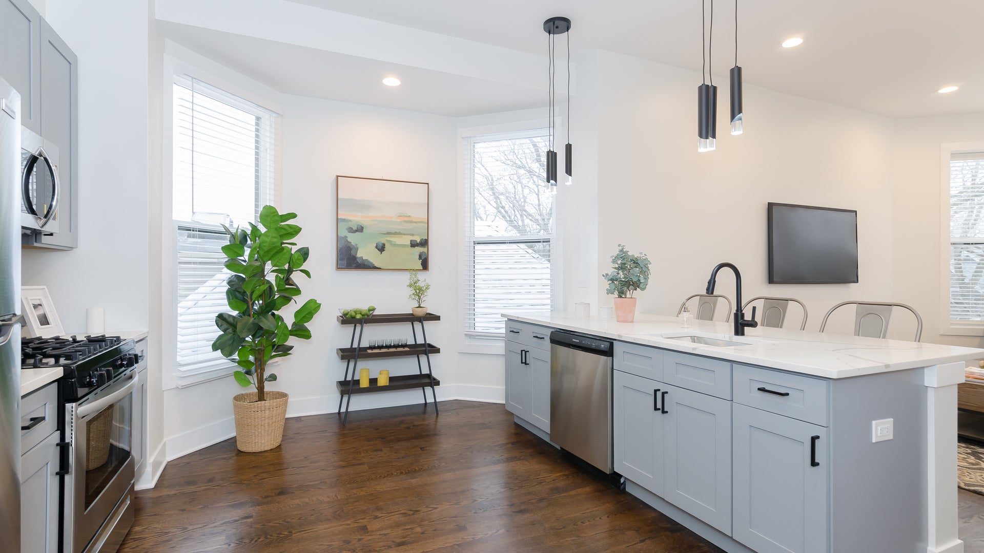 1458 W Pensacola Avenue 3