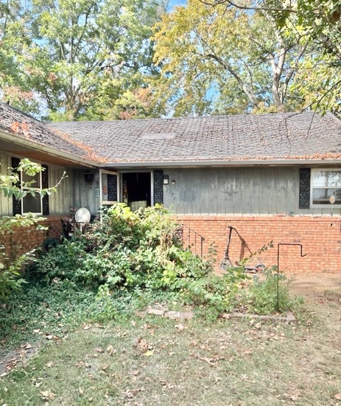Photo of 108 N 4th Street, Marion, IL 62959 (MLS # 12784031)