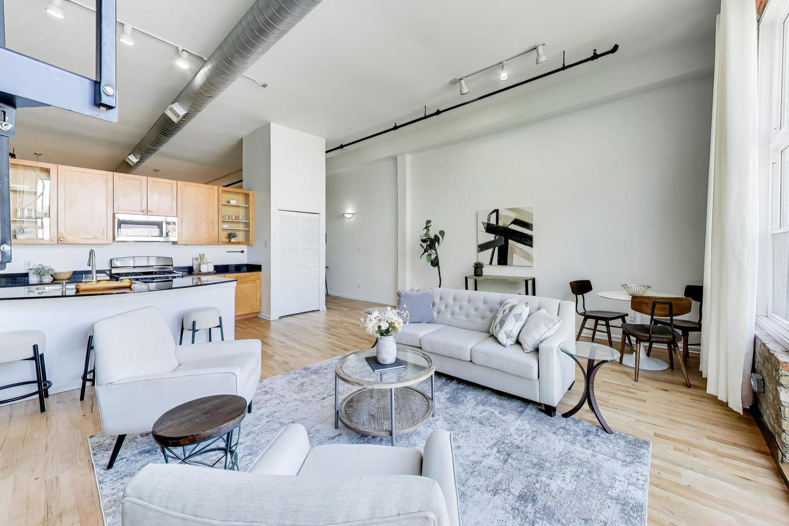 1907 N MILWAUKEE Avenue 306