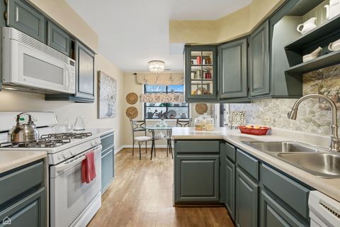 Tiny photo for 329 Everett Avenue #2B, Crystal Lake, IL 60014 (MLS # 12603442)