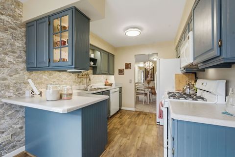 Tiny photo for 329 Everett Avenue #2B, Crystal Lake, IL 60014 (MLS # 12603442)