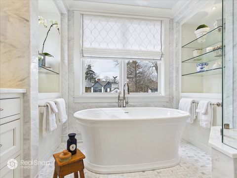 Tiny photo for 552 Sunrise Avenue, Lake Bluff, IL 60044 (MLS # 12600051)