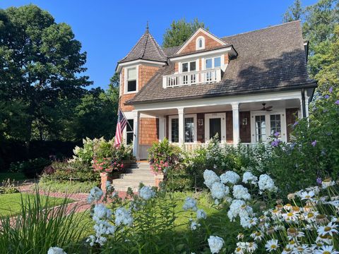 Photo of 552 Sunrise Avenue, Lake Bluff, IL 60044 (MLS # 12600051)