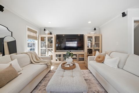 Tiny photo for 933 Wilkinson Lane, North Aurora, IL 60542 (MLS # 12583833)