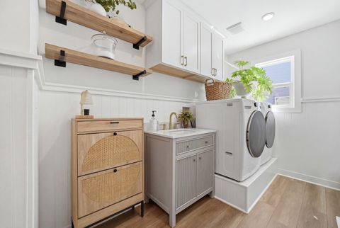 Tiny photo for 933 Wilkinson Lane, North Aurora, IL 60542 (MLS # 12583833)