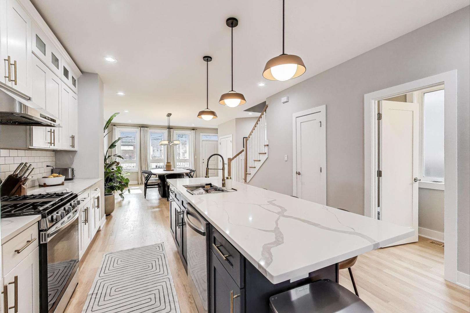 2823 S SHORT Street