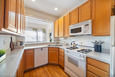 Tiny photo for 711 Washington Boulevard #2E, Oak Park, IL 60302 (MLS # 12715548)