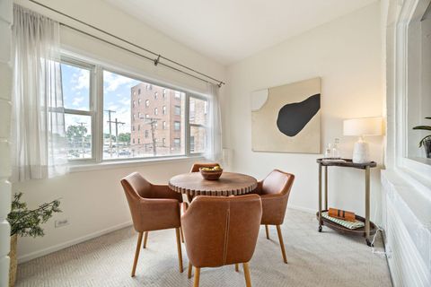 Tiny photo for 711 Washington Boulevard #2E, Oak Park, IL 60302 (MLS # 12715548)