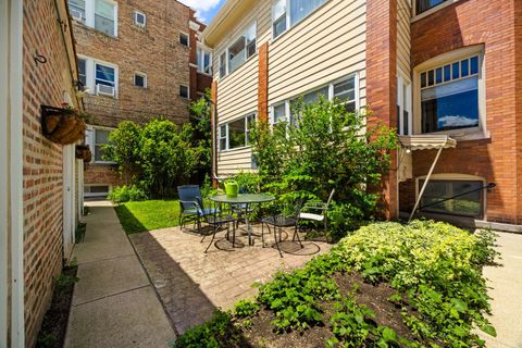 Tiny photo for 711 Washington Boulevard #2E, Oak Park, IL 60302 (MLS # 12715548)