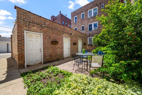 Tiny photo for 711 Washington Boulevard #2E, Oak Park, IL 60302 (MLS # 12715548)