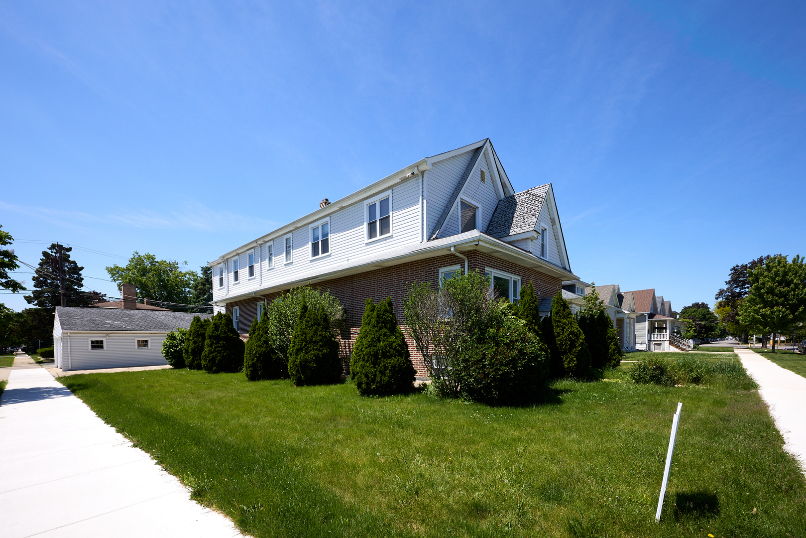 Properties 1 1402 N 15th Avenue