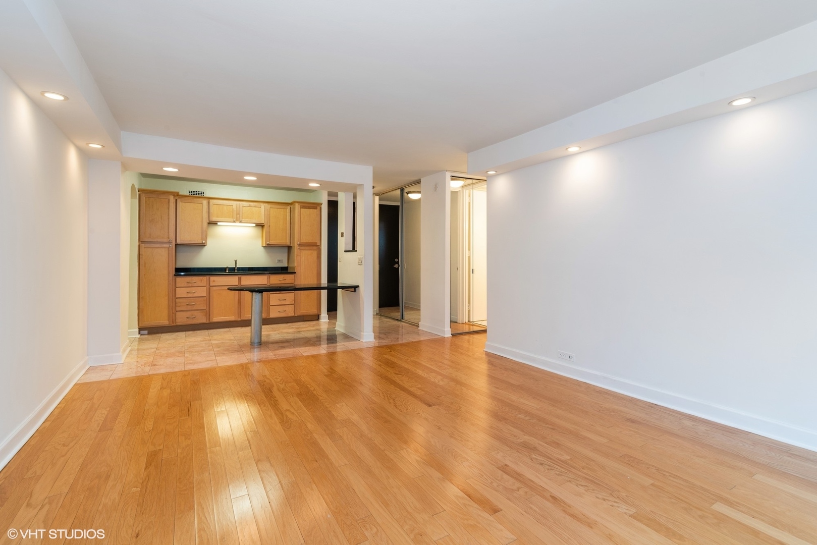 535 N MICHIGAN Avenue 2203-2204