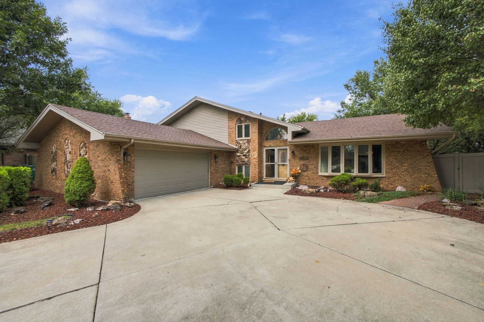 8040 Chippewa Trail