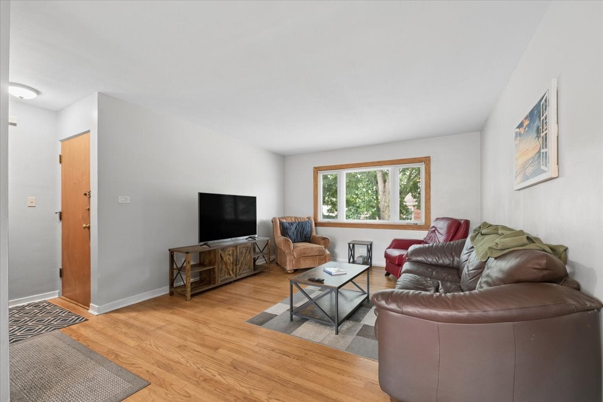 5421 N Washtenaw Avenue 2N
