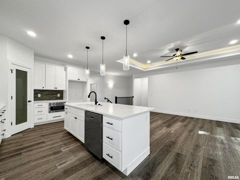 Tiny photo for 1319 Heights Court, Bettendorf, IA 52722 (MLS # QC4254680)