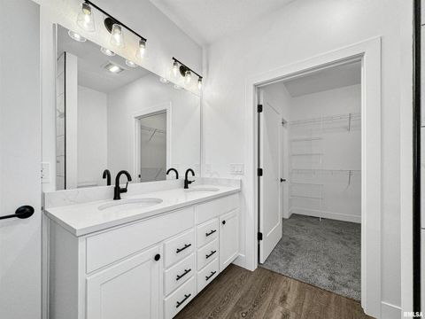 Tiny photo for 1319 Heights Court, Bettendorf, IA 52722 (MLS # QC4254680)