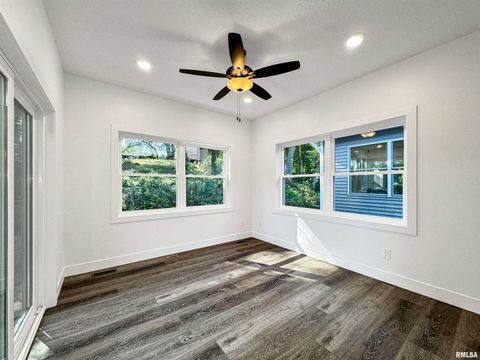 Tiny photo for 1319 Heights Court, Bettendorf, IA 52722 (MLS # QC4254680)