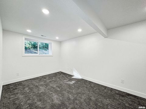 Tiny photo for 1319 Heights Court, Bettendorf, IA 52722 (MLS # QC4254680)