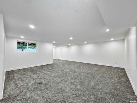 Tiny photo for 1319 Heights Court, Bettendorf, IA 52722 (MLS # QC4254680)