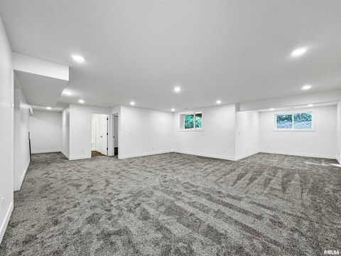 Tiny photo for 1319 Heights Court, Bettendorf, IA 52722 (MLS # QC4254680)