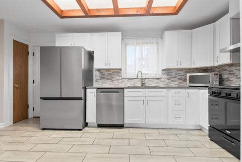 Tiny photo for 9237 S 77th Avenue, Hickory Hills, IL 60457 (MLS # 12566859)