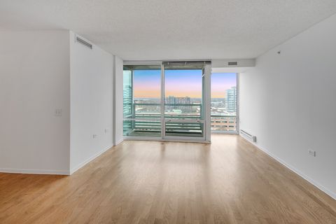 Tiny photo for 800 Elgin Road #1402, Evanston, IL 60201 (MLS # 12593158)