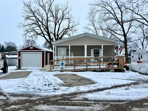 Photo of 27 Lakeview Road, Gays, IL 61928 (MLS # 12523782)