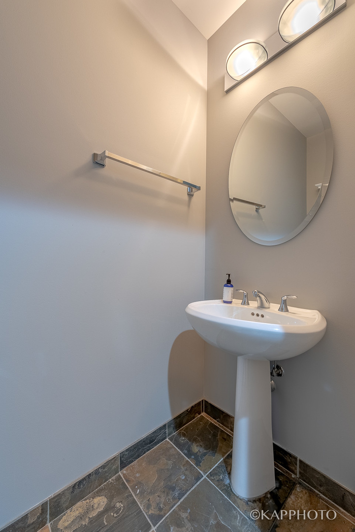 1117 W Monroe Street 15