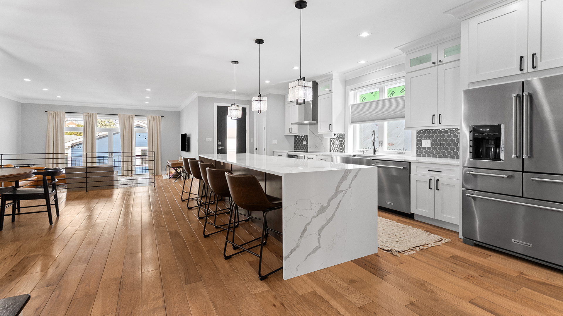 5004 W Argyle Street