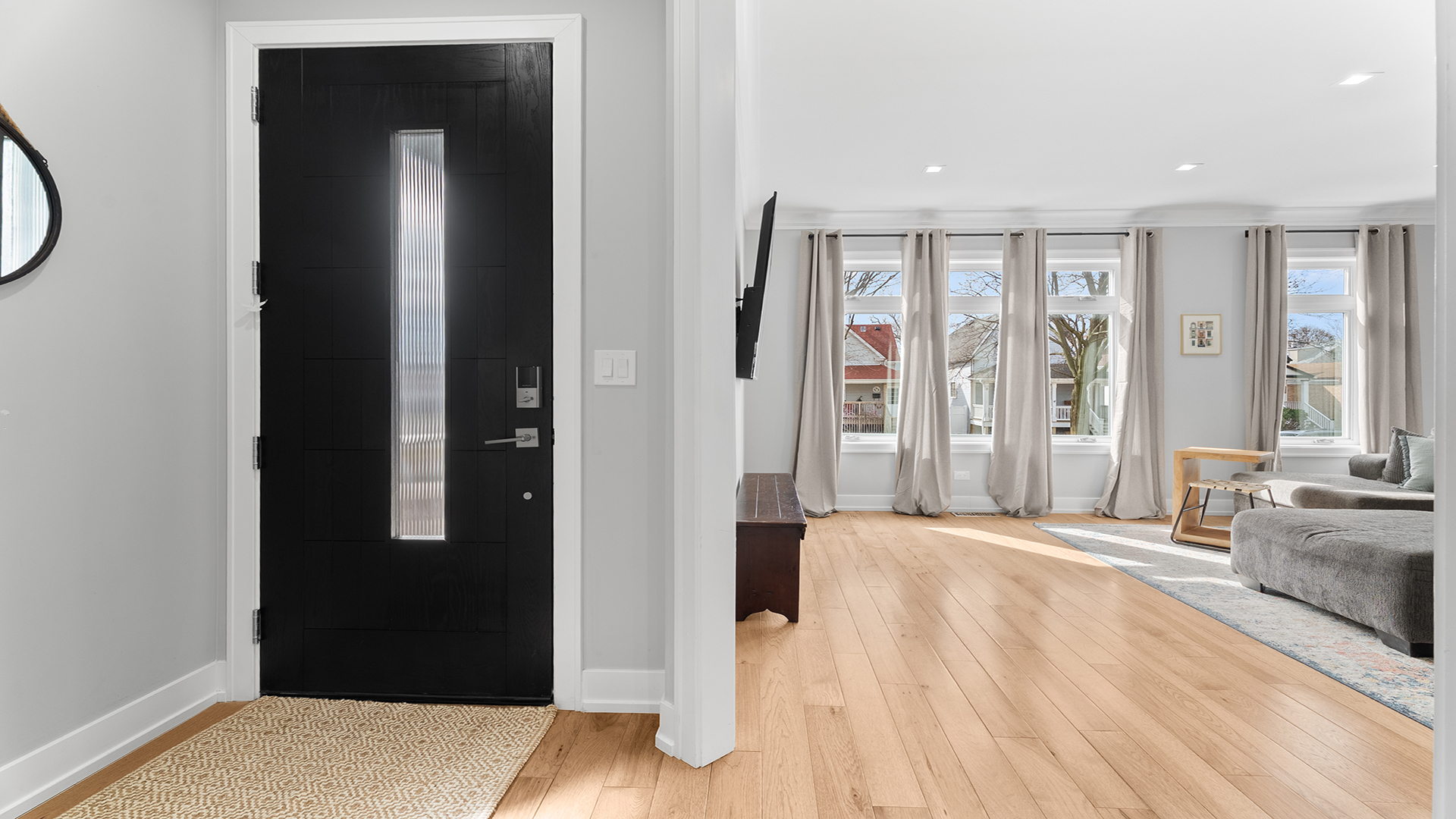 5004 W Argyle Street