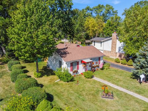 Tiny photo for 101 Oakleaf Road, Lake In The Hills, IL 60156 (MLS # 12496996)