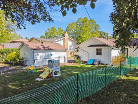 Tiny photo for 101 Oakleaf Road, Lake In The Hills, IL 60156 (MLS # 12496996)