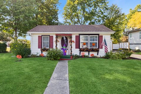 Tiny photo for 101 Oakleaf Road, Lake In The Hills, IL 60156 (MLS # 12496996)