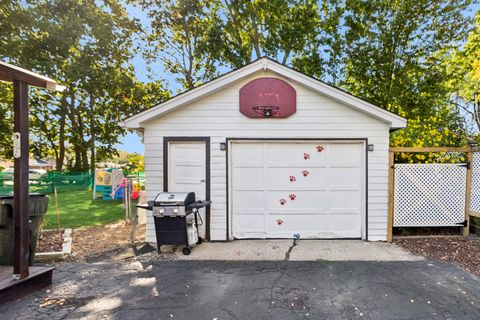 Tiny photo for 101 Oakleaf Road, Lake In The Hills, IL 60156 (MLS # 12496996)