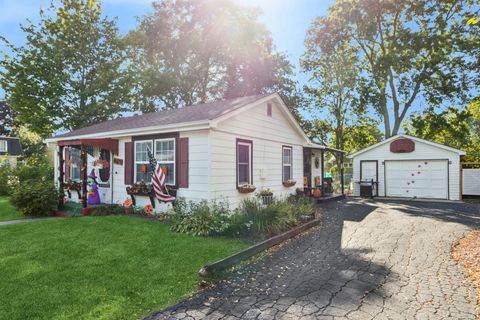 Tiny photo for 101 Oakleaf Road, Lake In The Hills, IL 60156 (MLS # 12496996)