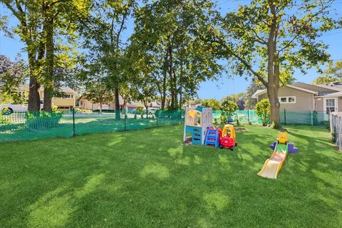 Tiny photo for 101 Oakleaf Road, Lake In The Hills, IL 60156 (MLS # 12496996)