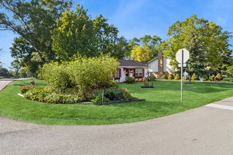 Tiny photo for 101 Oakleaf Road, Lake In The Hills, IL 60156 (MLS # 12496996)