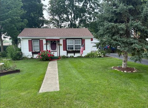 Tiny photo for 101 Oakleaf Road, Lake In The Hills, IL 60156 (MLS # 12496996)