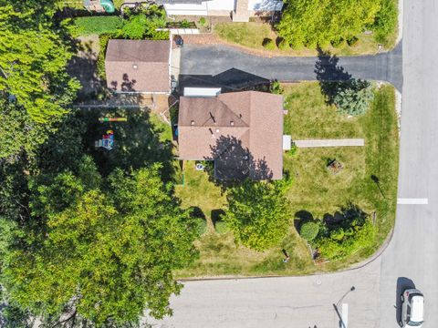 Tiny photo for 101 Oakleaf Road, Lake In The Hills, IL 60156 (MLS # 12496996)