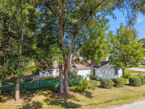 Tiny photo for 101 Oakleaf Road, Lake In The Hills, IL 60156 (MLS # 12496996)