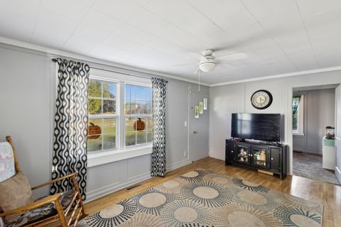 Tiny photo for 101 Oakleaf Road, Lake In The Hills, IL 60156 (MLS # 12496996)