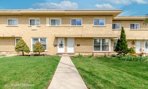 Photo of 1212 N Wheeling Road, Mount Prospect, IL 60056 (MLS # 12620090)