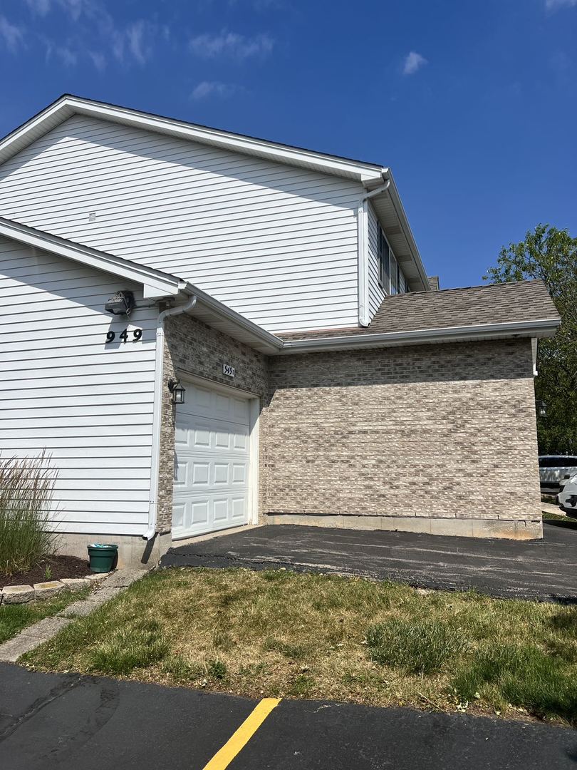 949 Constance Lane E